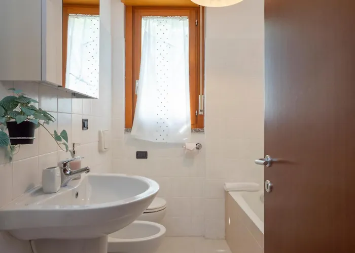 Spazio Breda - Free Parking, Private Garage, Metro M1, Balcony, 4 Guests Apartament Mediolan