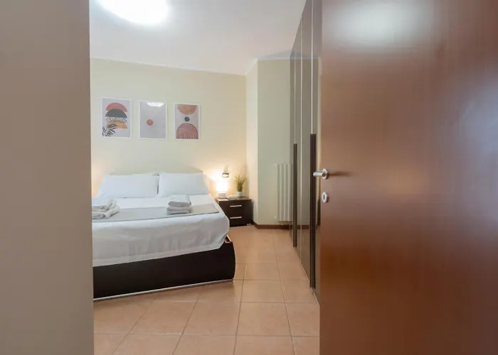 Spazio Breda - Free Parking, Private Garage, Metro M1, Balcony, 4 Guests Apartament Mediolan