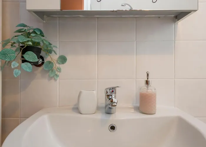 Spazio Breda - Free Parking, Private Garage, Metro M1, Balcony, 4 Guests Mediolan