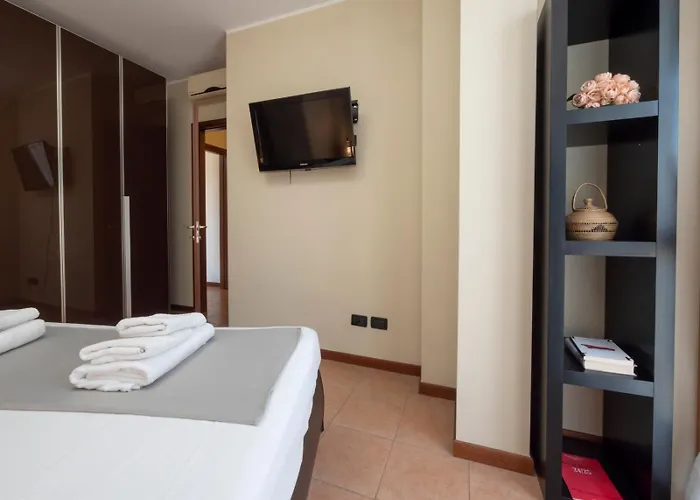 Apartament Spazio Breda - Free Parking, Private Garage, Metro M1, Balcony, 4 Guests Mediolan