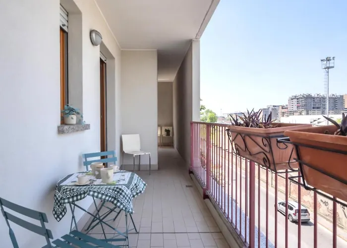 Daire Spazio Breda - Free Parking, Private Garage, Metro M1, Balcony, 4 Guests