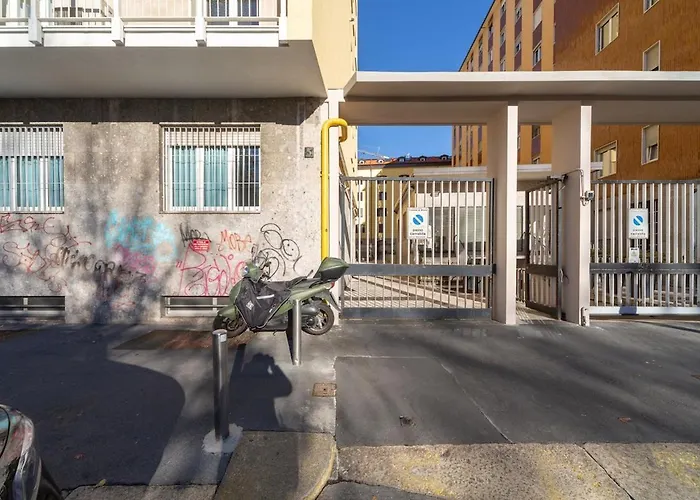 Youhosty - Salasco Chic *