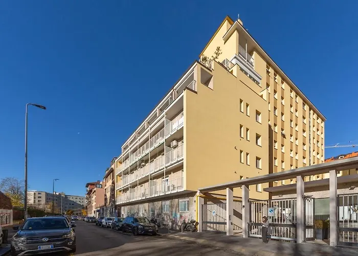 Youhosty - Salasco Chic *