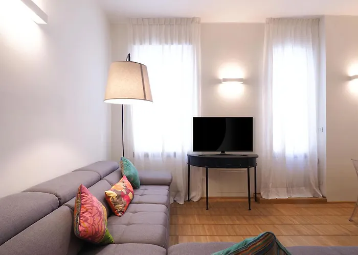 Apartman Court House Elegant *