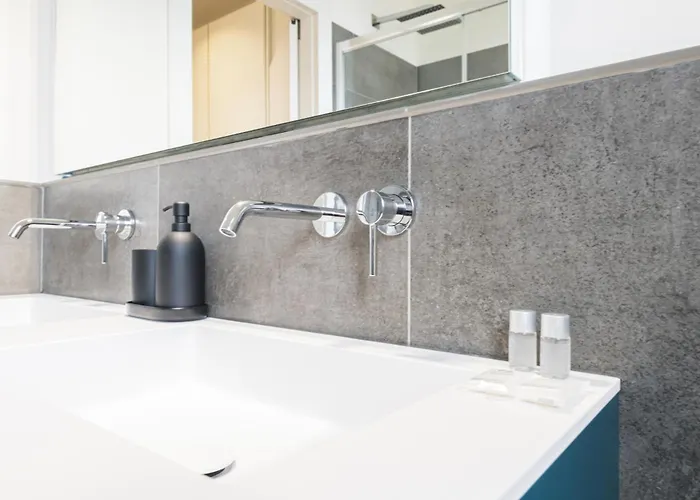 Easylife - - Cantore 12 - Navigli *