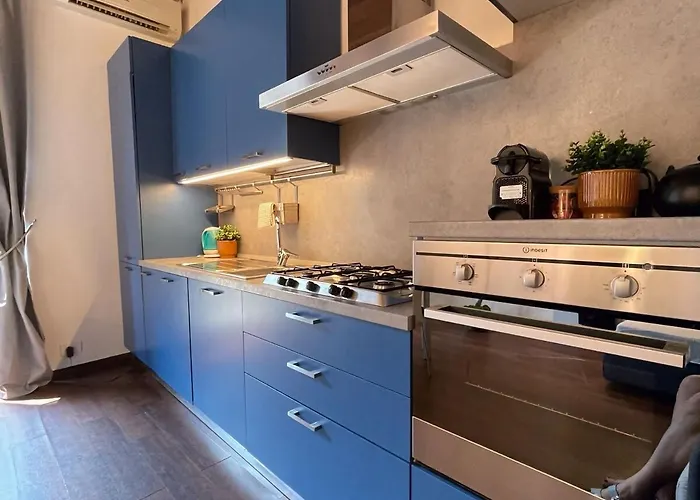 Sunny Balcony In Porta Romana Milan