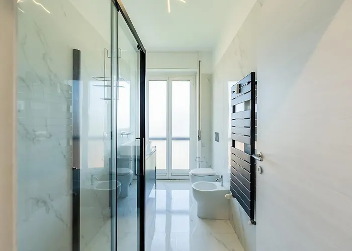 Large With Private Balcony And Workspace * Milano
