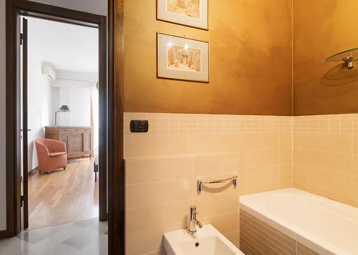 Pagano - Salutati - Ampio E Luminoso Trilocale *