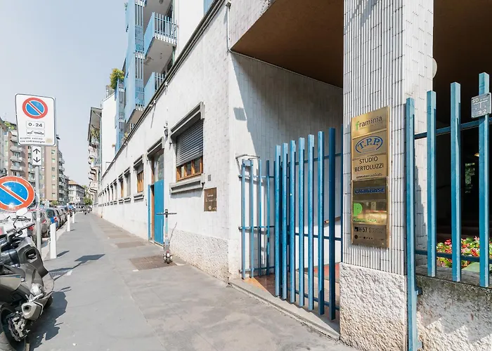 Pagano - Salutati - Ampio E Luminoso Trilocale