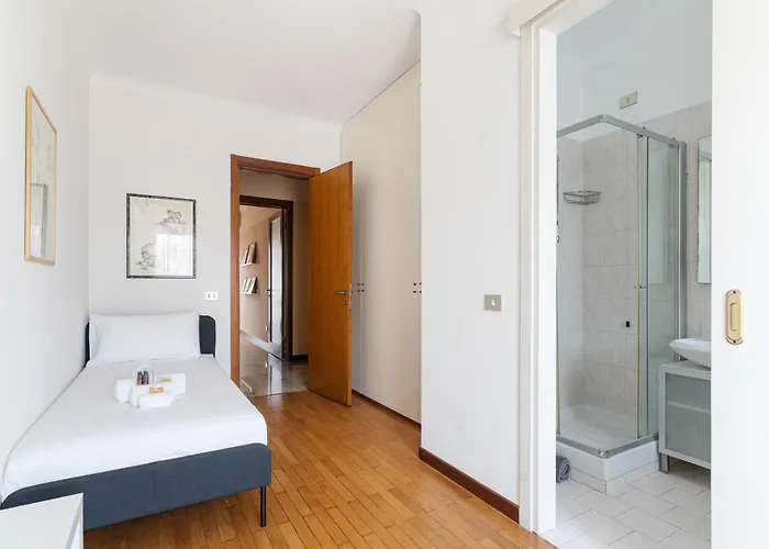 Pagano - Salutati - Ampio E Luminoso Trilocale * Mediolan