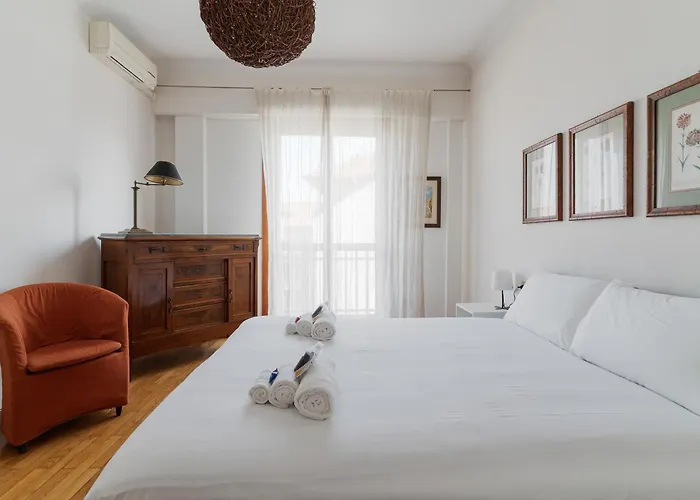 Pagano - Salutati - Ampio E Luminoso Trilocale Apartament