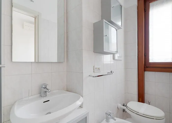 Pagano - Salutati - Ampio E Luminoso Trilocale Apartament *