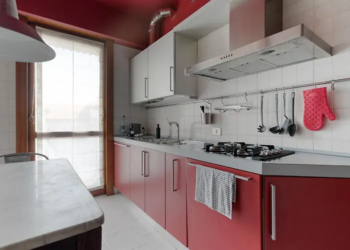 Pagano - Salutati - Ampio E Luminoso Trilocale