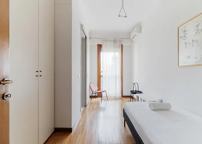 Pagano - Salutati - Ampio E Luminoso Trilocale