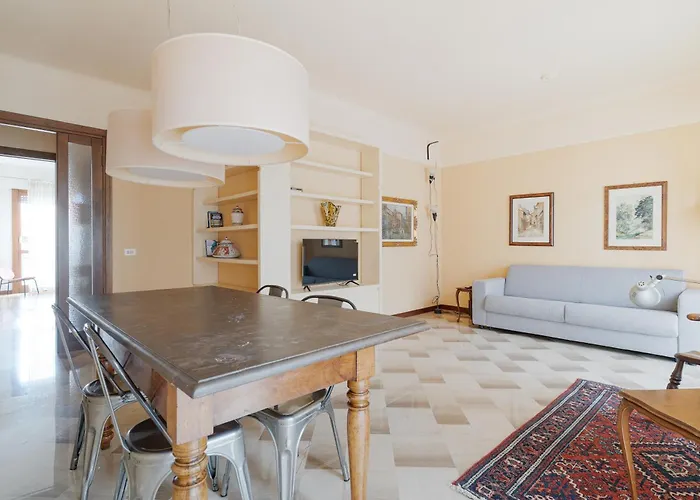 Pagano - Salutati - Ampio E Luminoso Trilocale *