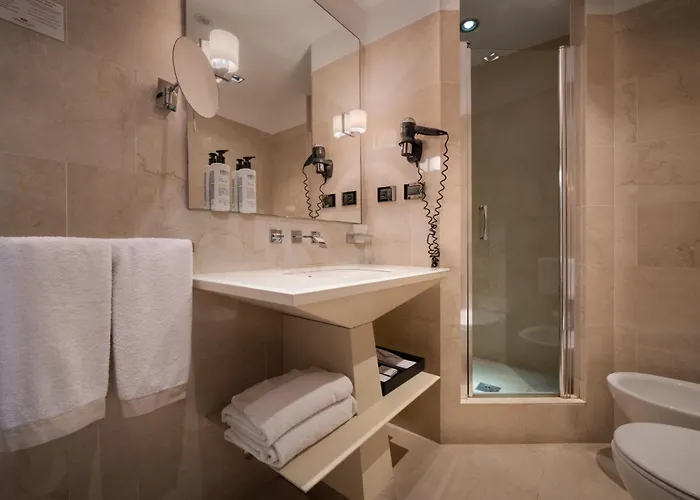 Crowne Plaza By Ihg Hotel 4*