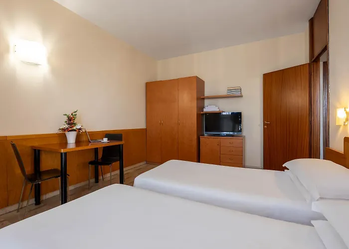 Ih Argonne Park Apartmanhotel