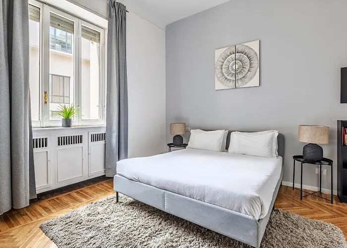 Luxury 4 Bedrooms Close To Duomo شقة