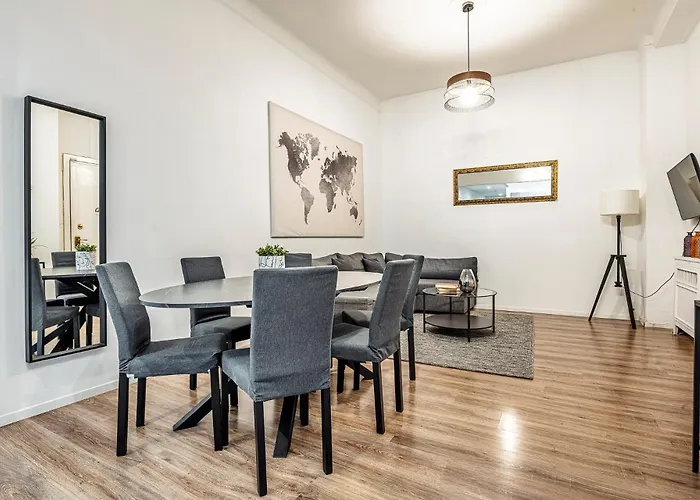 Luxury 4 Bedrooms Close To Duomo شقة *
