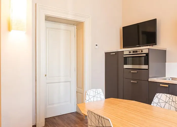 Crocetta Turandot One Bed 1st Floor - Mirable Pm アパート *