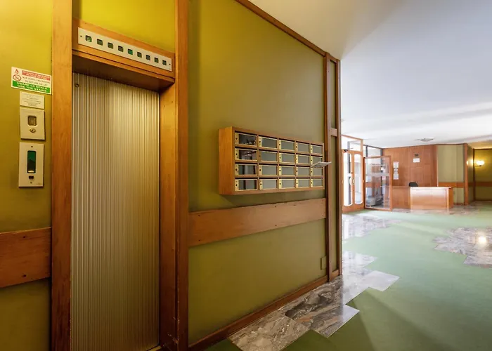 아파트 Luminoso Piano Alto Con Terrazzo - Mirable Pm