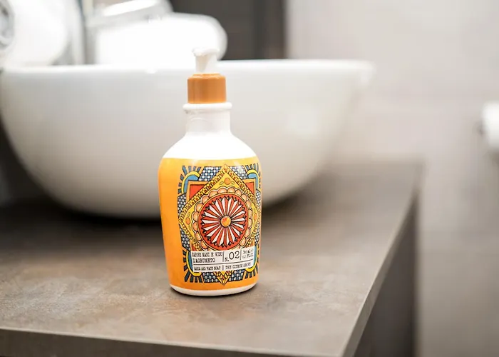 Shortmi Navigli * Milánó