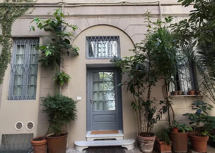 Apartment Secret Courtyard