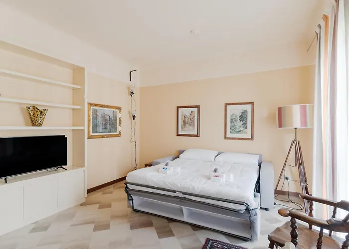 Pagano - Salutati - Ampio E Luminoso Trilocale Apartament *