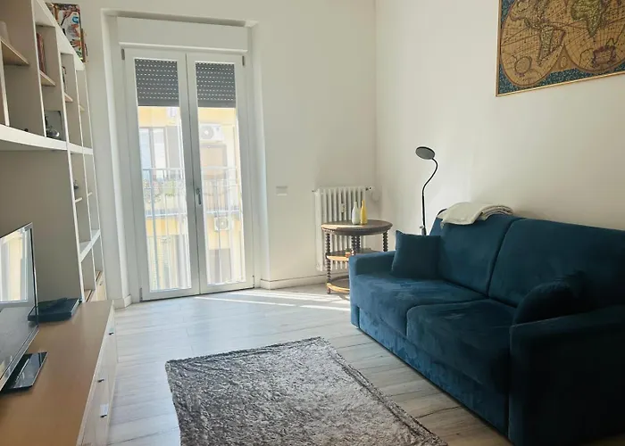 Three 2 Beds, 3rd Bed Available * 밀라노