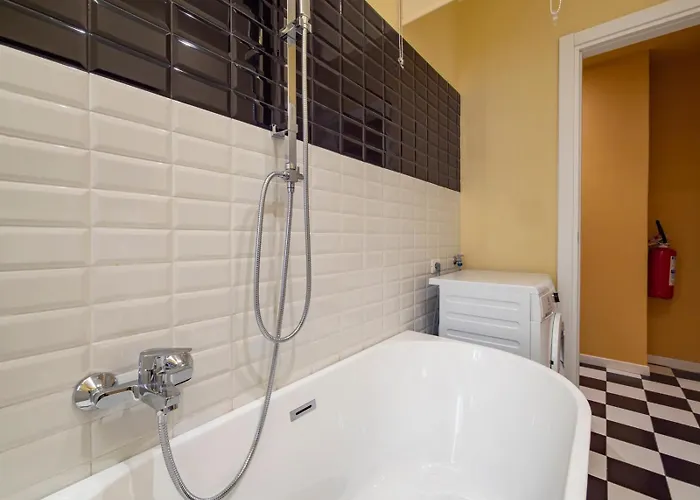 I-host - Lucania 12 *