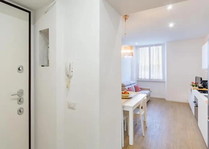 Апартаменты Youhosty - Sauro 5 *