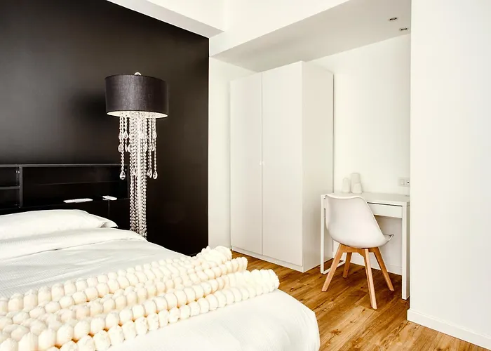 Hostmate - - Imperia's Crystal - Romolo