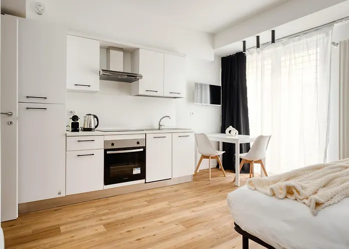 Hostmate - - Imperia's Crystal - Romolo *