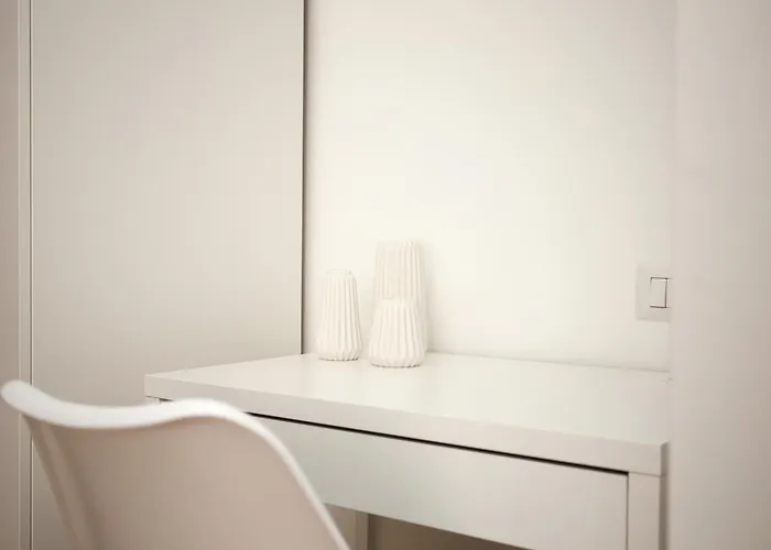 Hostmate - - Imperia's Crystal - Romolo