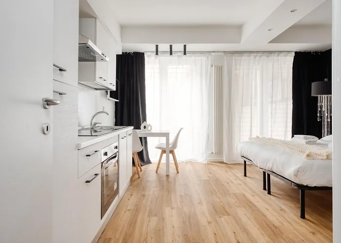 Hostmate - - Imperia's Crystal - Romolo * Milán