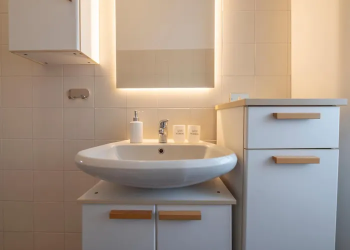 Navigli Retreat Near Duomo *