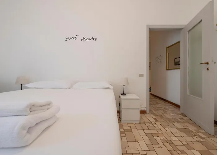 公寓 Navigli Retreat Near Duomo