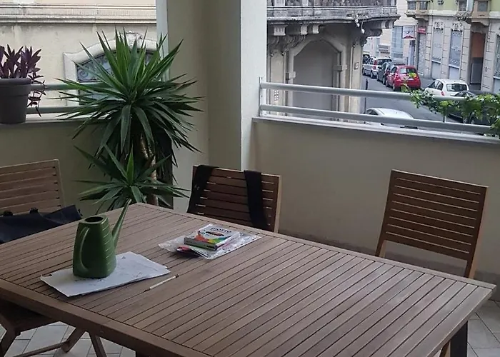 Bright Three-room With Terrace In アパート
