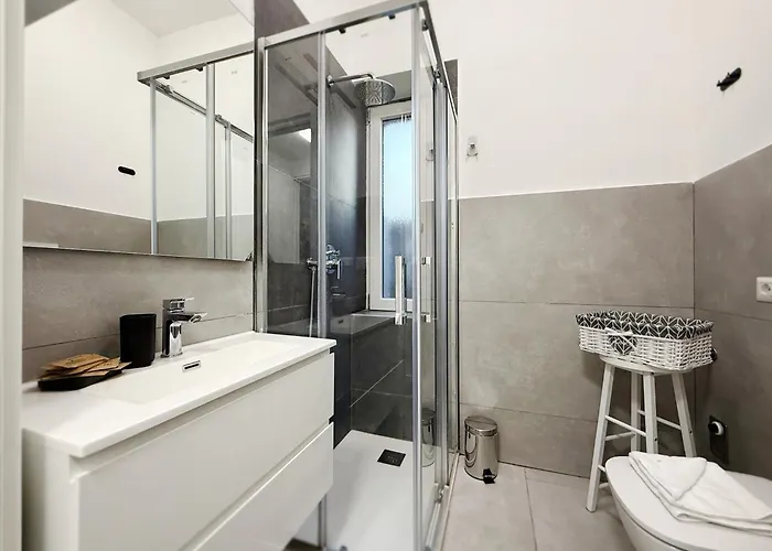 Eleven - Cozy Milán