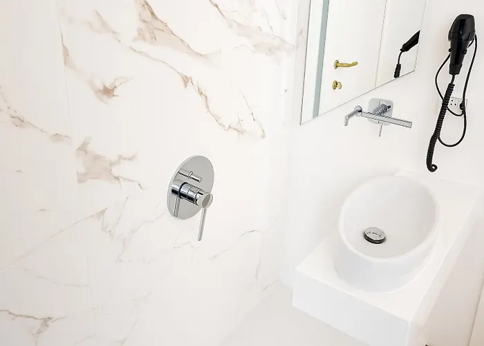 Casa - Classic Elegance, Balcony Apartment Milan