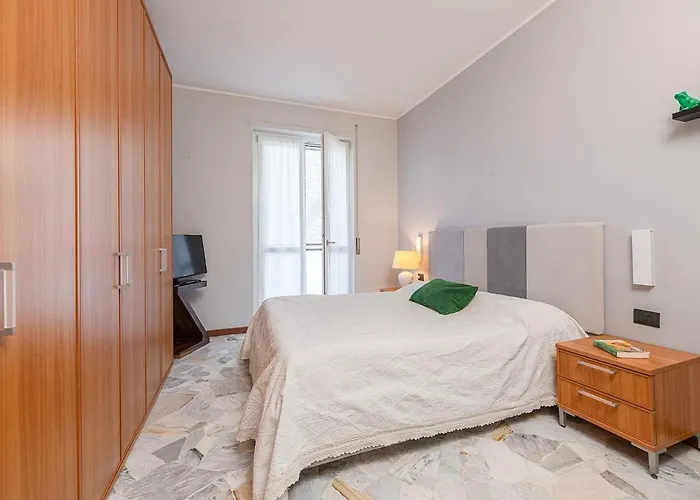 Quiet In Close To The Olimpic Village Appartement Milaan