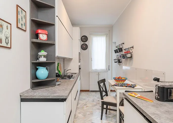 Quiet In Close To The Olimpic Village Appartement Milaan