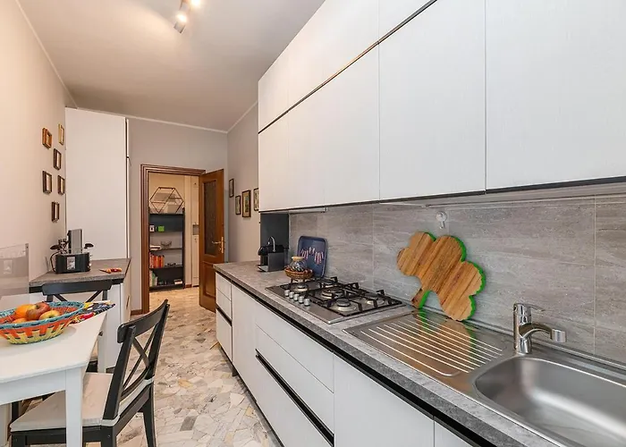 Quiet In Close To The Olimpic Village Appartement Milaan