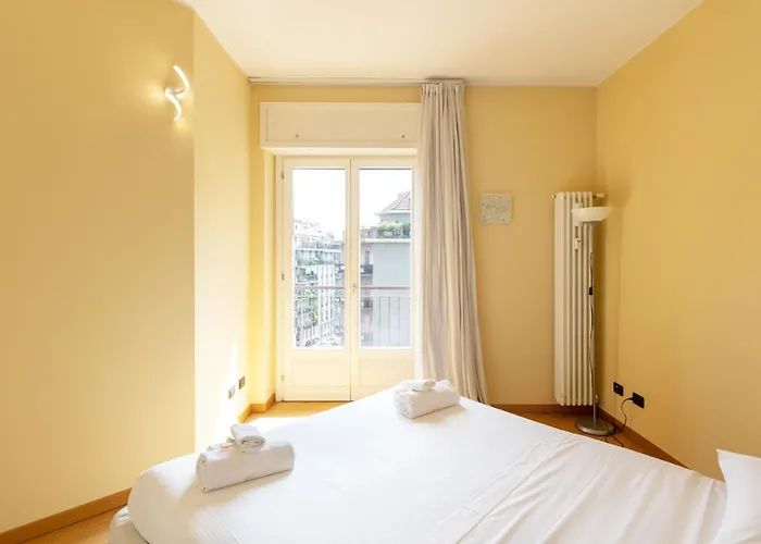 Spacious Two Bedrooms Solari Area - Mirable Pm * מילאנו