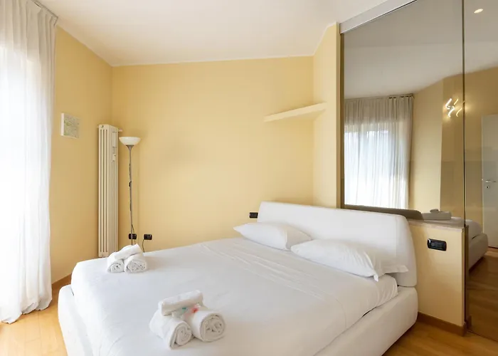 Spacious Two Bedrooms Solari Area - Mirable Pm דירה מילאנו