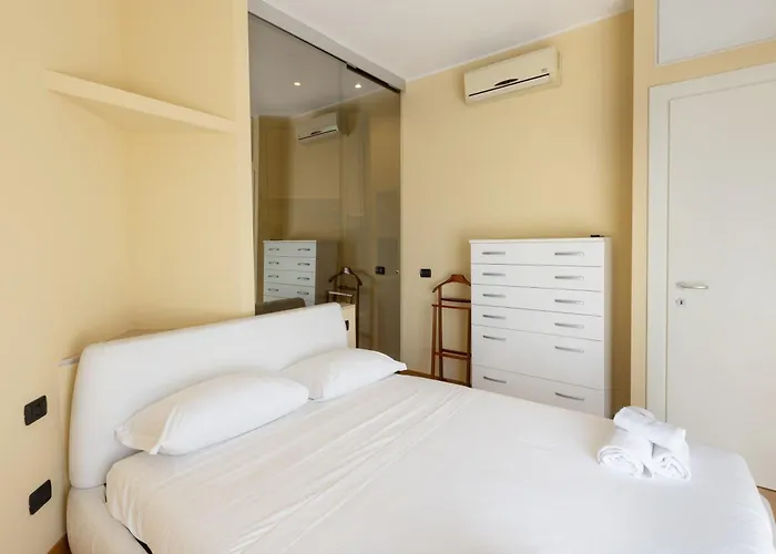 Spacious Two Bedrooms Solari Area - Mirable Pm דירה מילאנו