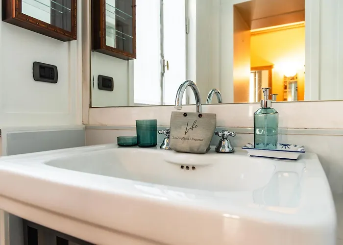 Youhosty - Charm Via Torino