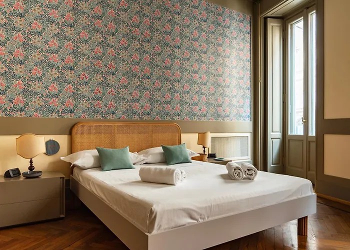 Youhosty - Charm Via Torino