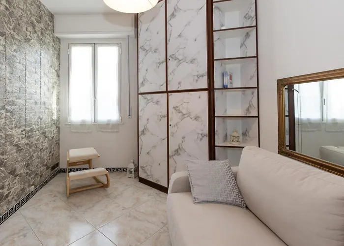 Two Bedrooms דירה