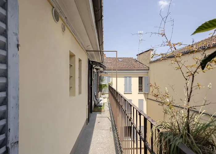 Elegant Naviglio Cool Area Large 5 Pax With Elevator